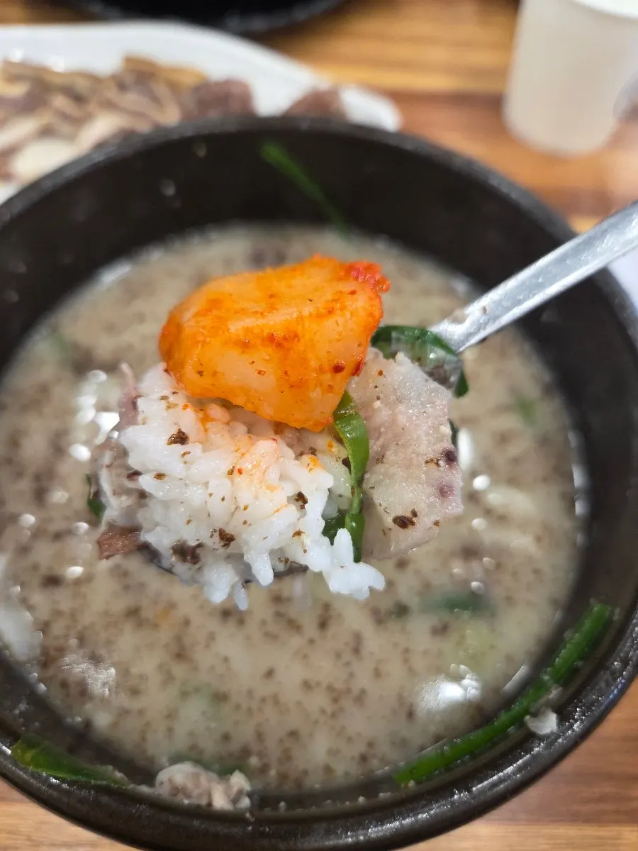 국밥과 함께 먹은 김치와 깍두기