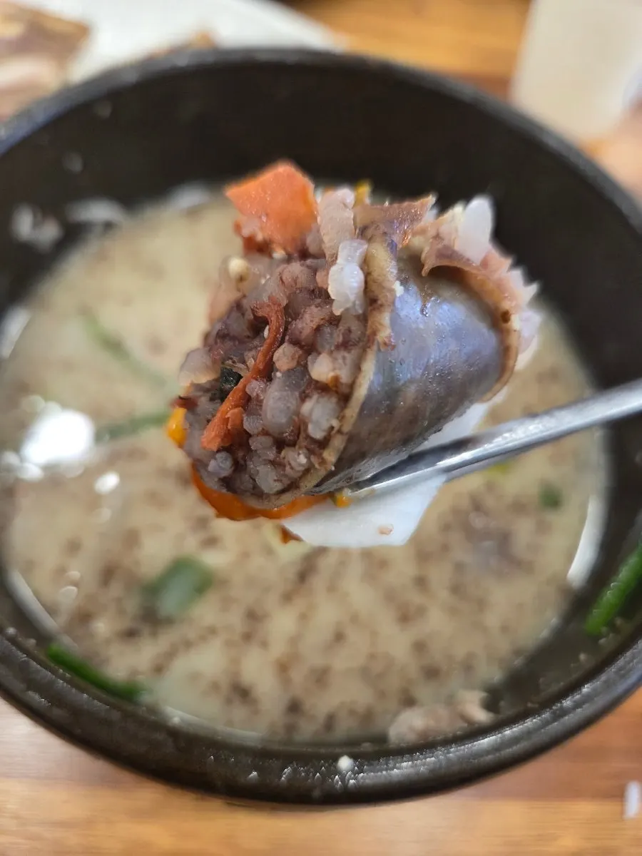평안도순대국 고기만 그릇 클로즈업