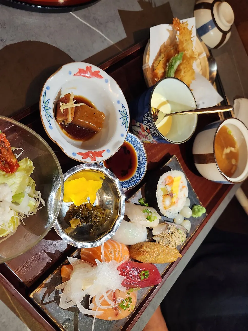 Introduction to a meal at Min Cook Dasima near Hwajeong Station