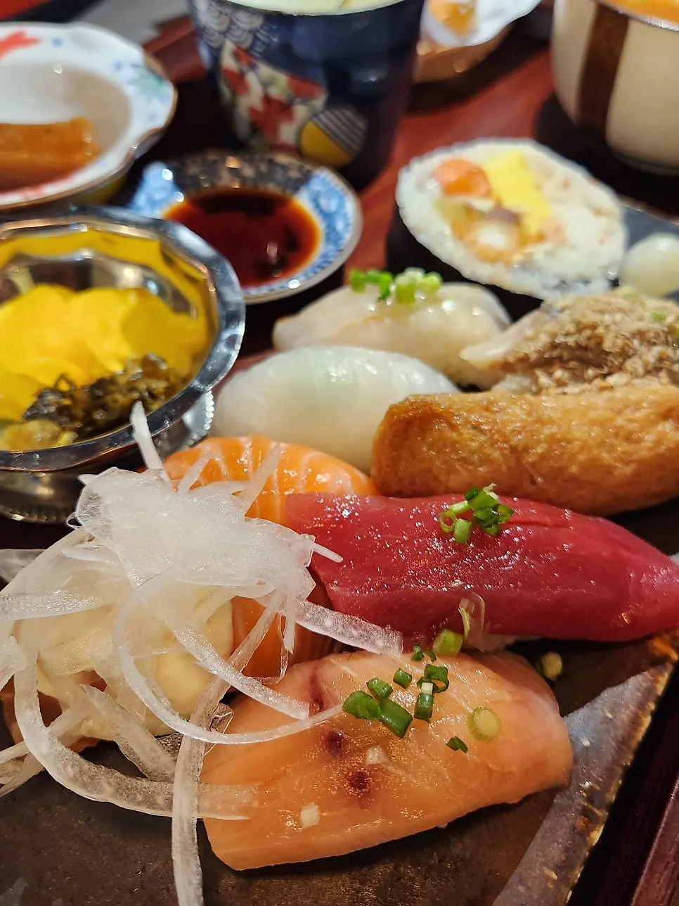 Fresh salmon rice bowl and sushi set dinner at Min Cook Dasima near Hwajeong Station