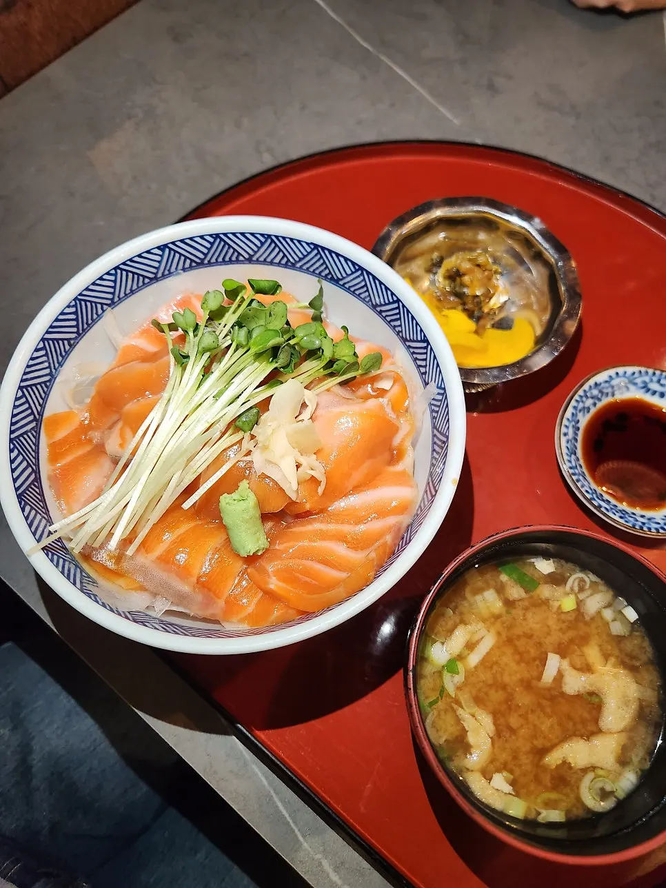 Fresh salmon rice bowl at Min Cook Dasima