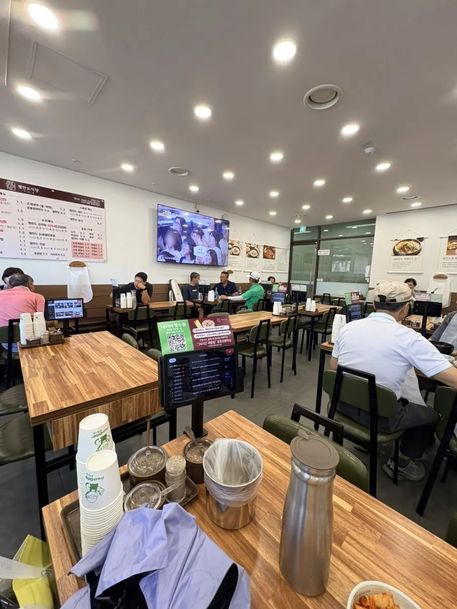 The self-serve bar corner at Pyeongando Restaurant Hwajeong Branch