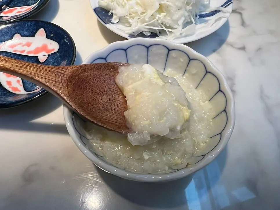 기본으로 나온 미소된장국과 단무지