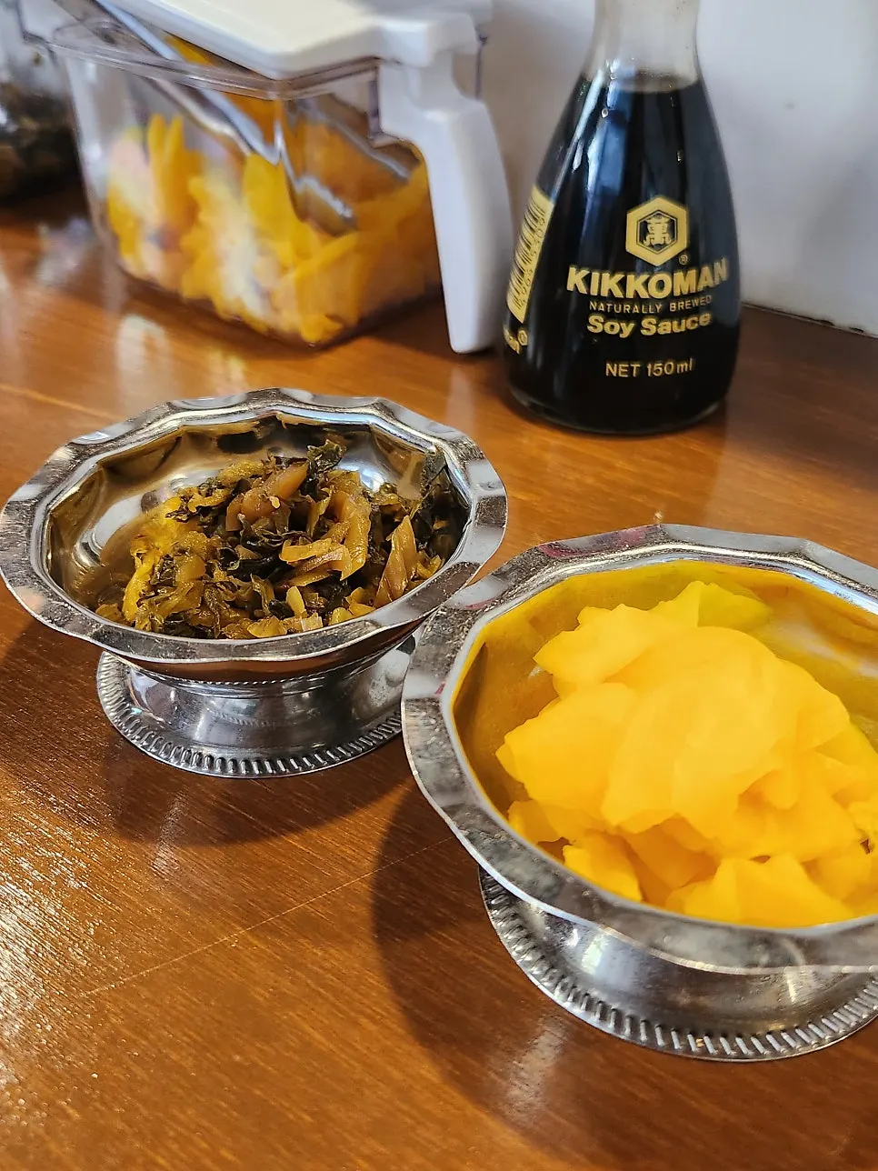 Small plate for holding side dishes