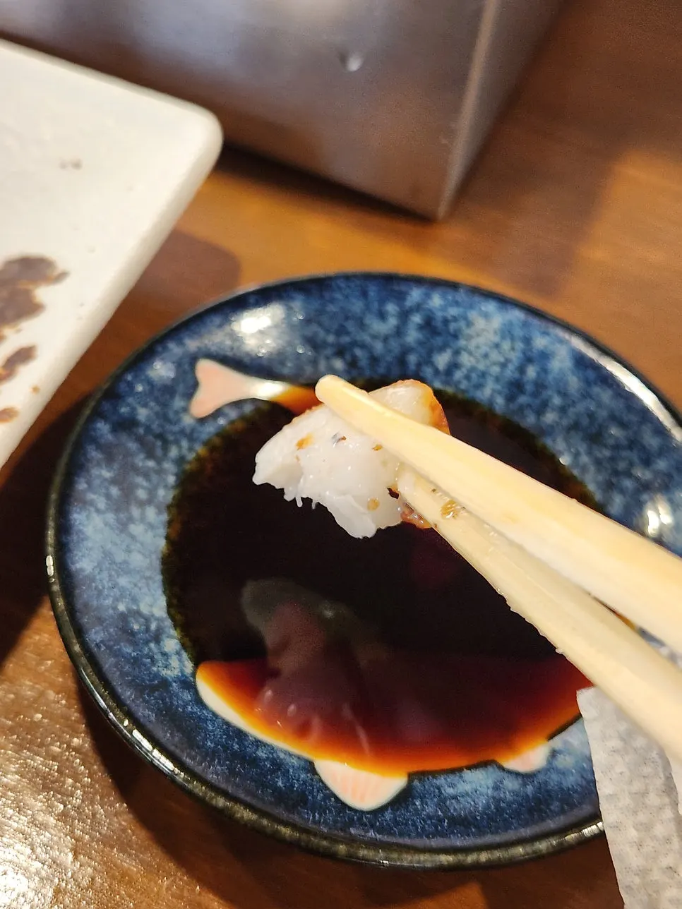 The fresh salmon portion of the assorted salt-grilled set