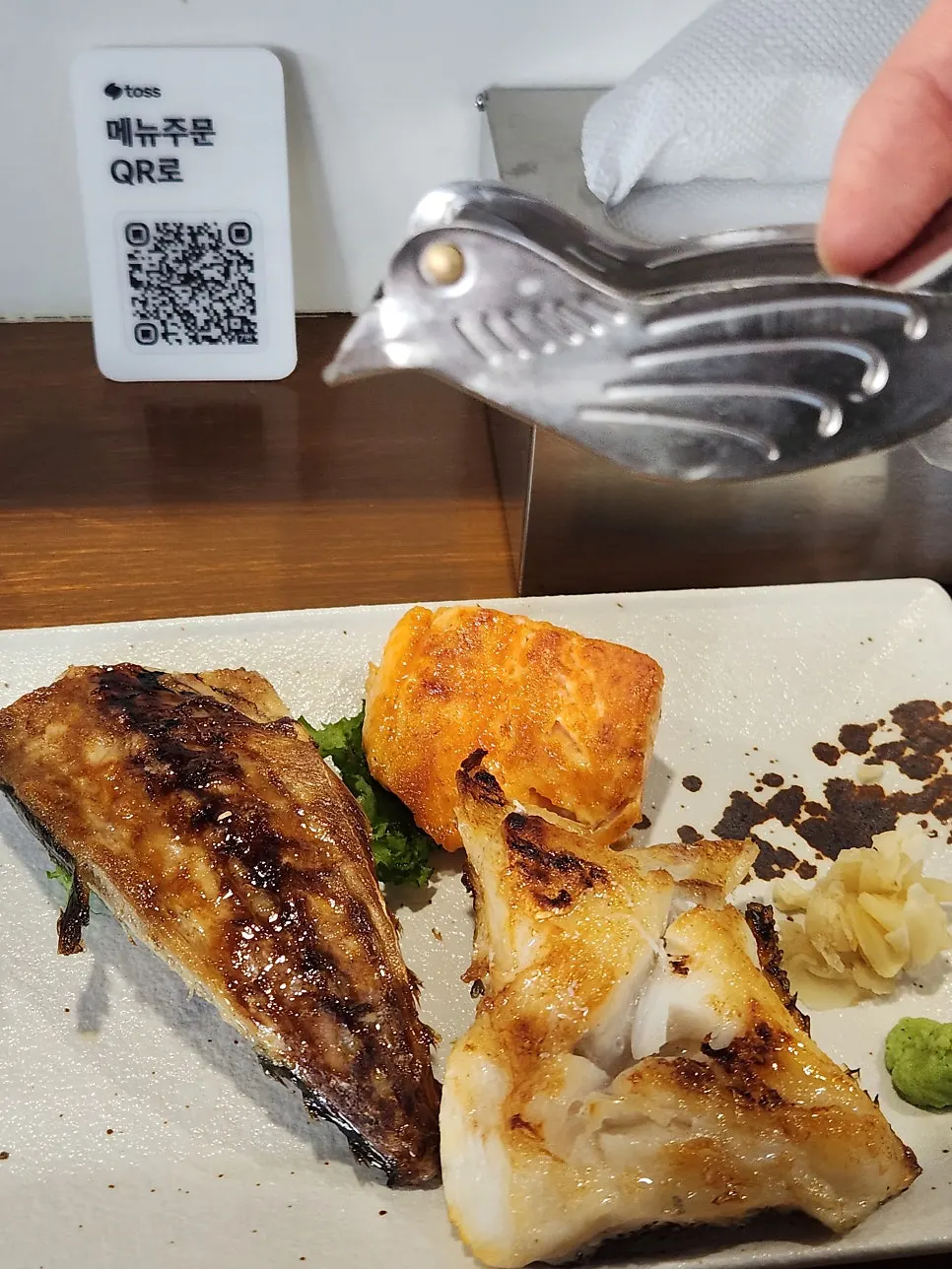 Grilled fish with lemon juice squeezed over it