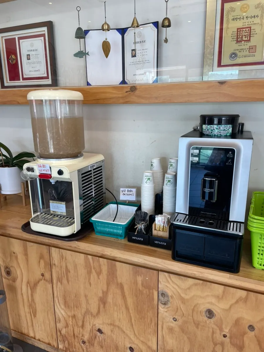 Coffee and sikhye dessert station at Min Cook Apbadang
