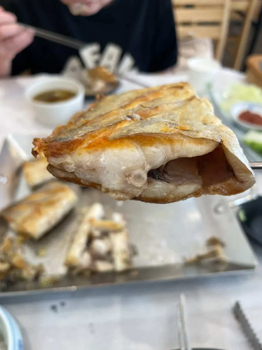 A thick piece of grilled silver cutlassfish