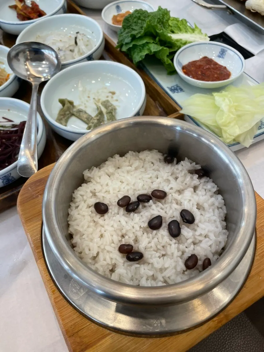 Grilled silver cutlassfish served with rice