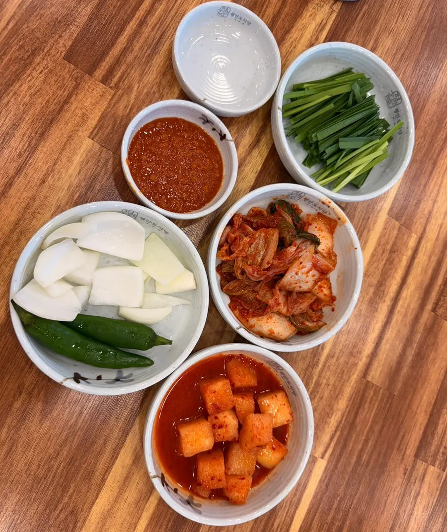 Chapssal sundae with kkakdugi and geotjeori kimchi side dishes