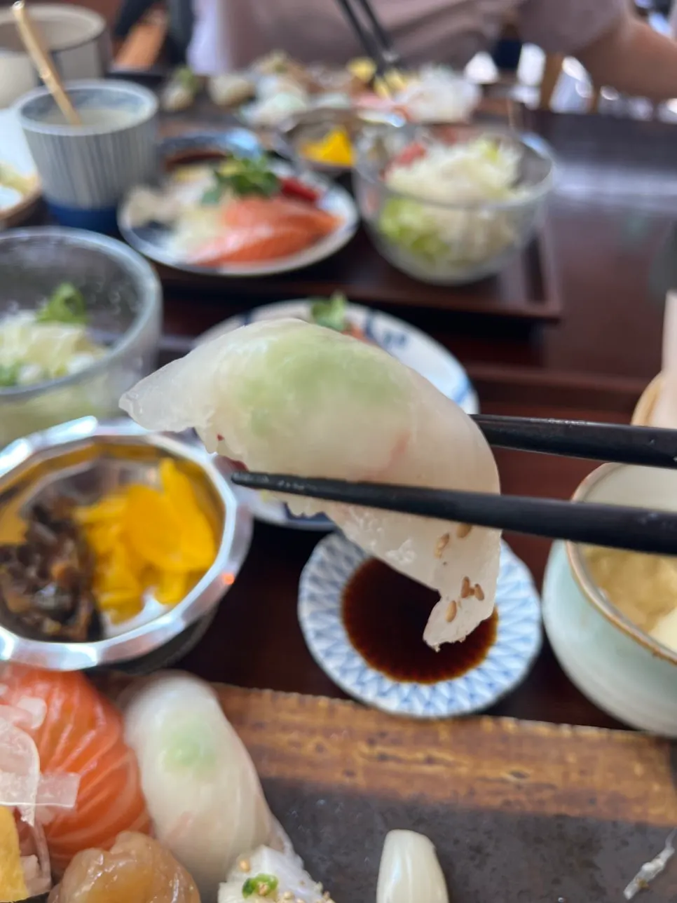 Hot savory soup served with the sushi