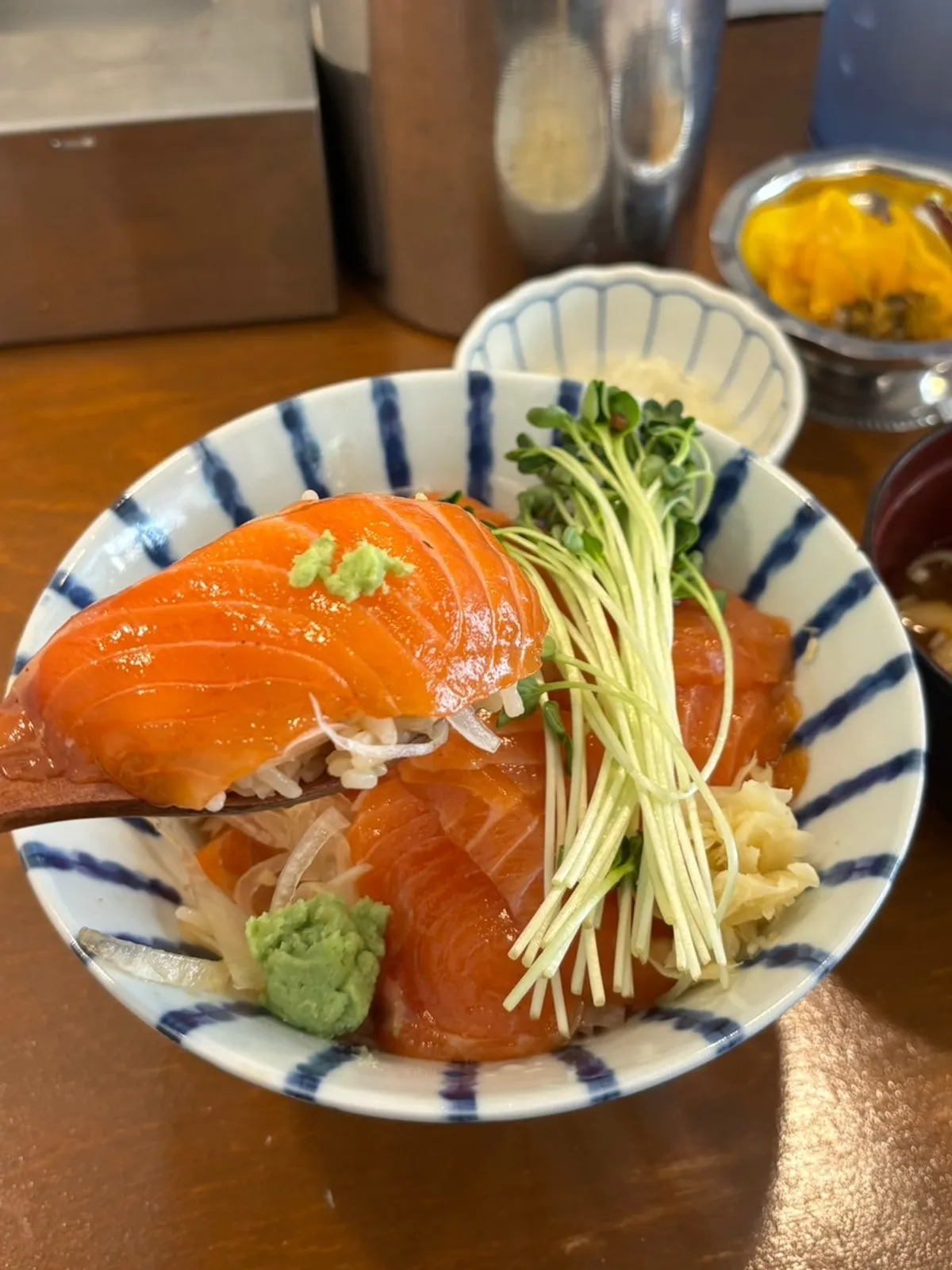 Close-up of sake-don piled high with raw salmon