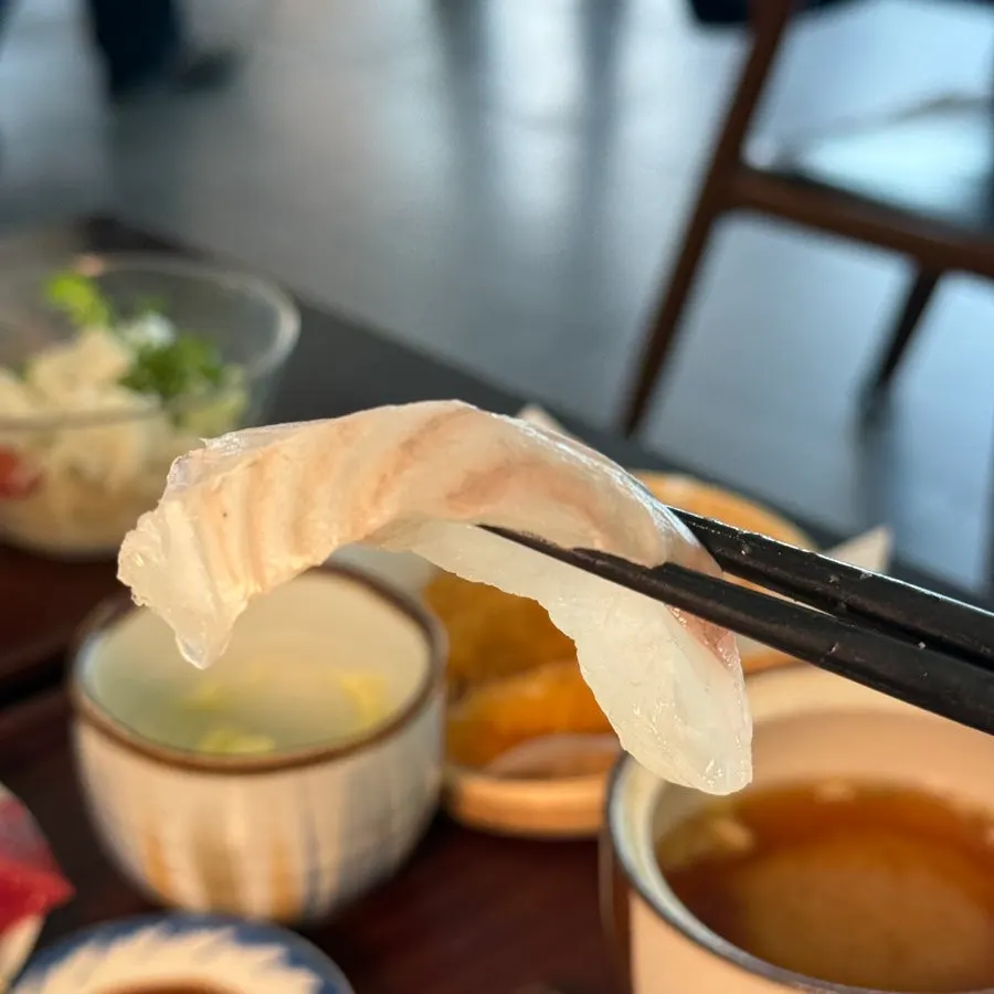 Sashimi plate of flounder and salmon