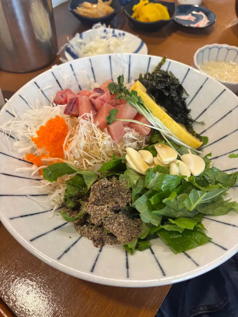 A bowl of tuna sashimi rice bowl