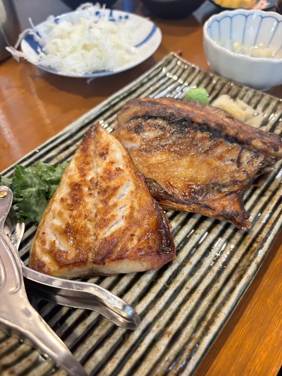 Crisply grilled salted mackerel