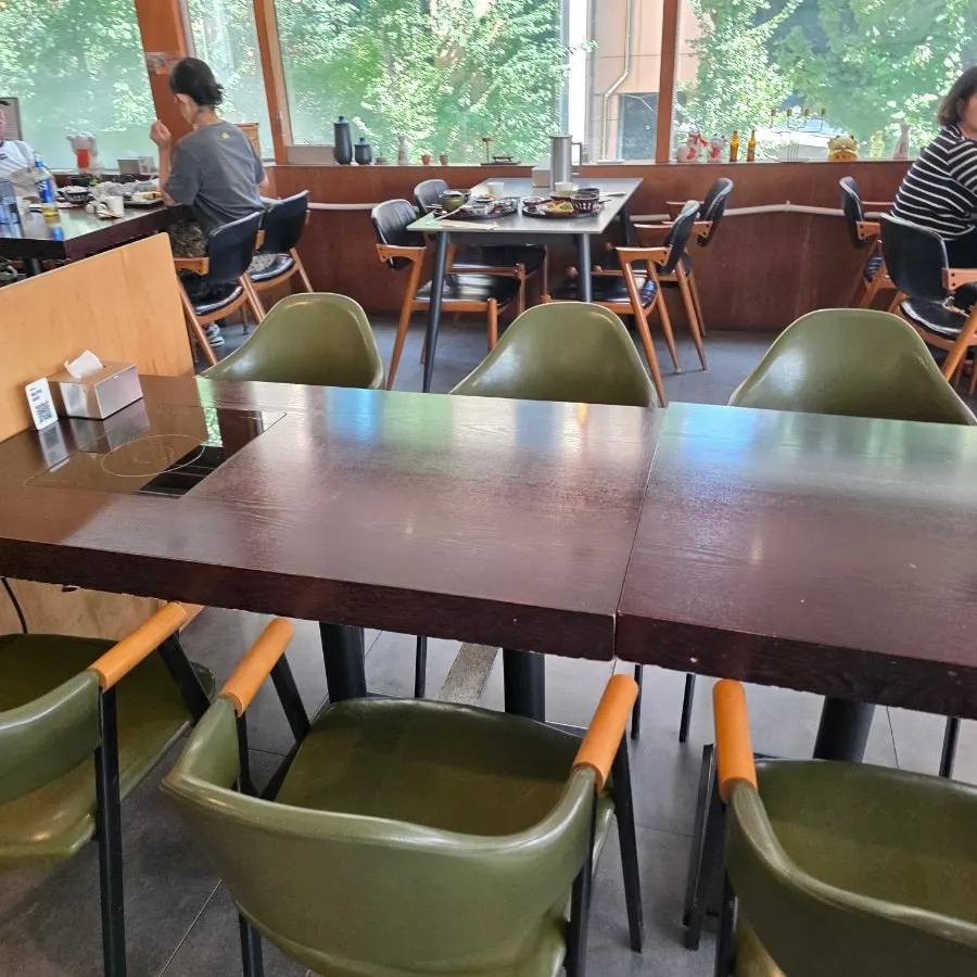 Clean interior seating at Min Cook Dasima