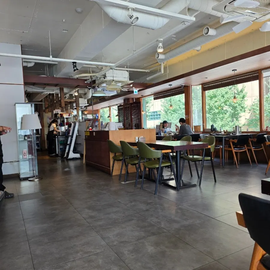 Tidy dining hall atmosphere at Min Cook Dasima