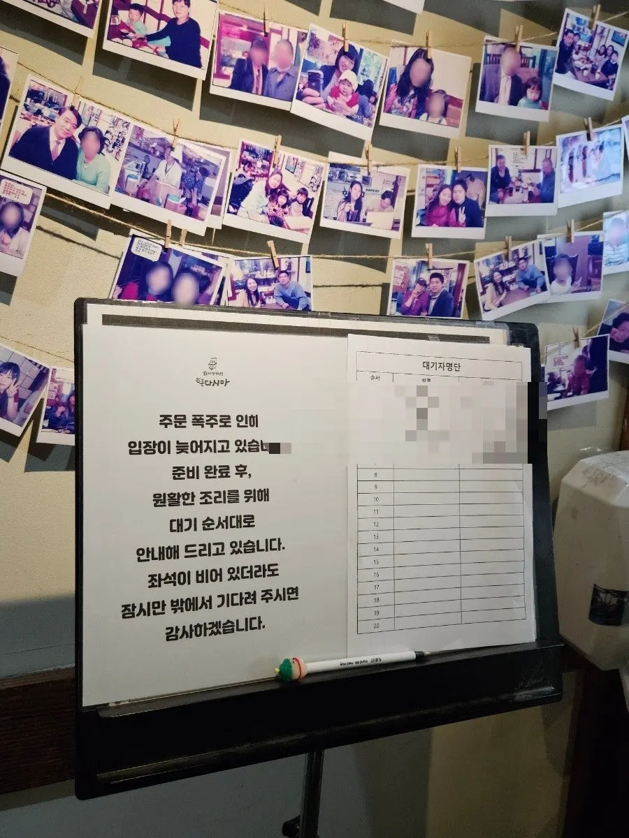 블루리본 수상 표시가 있는 매장 입구