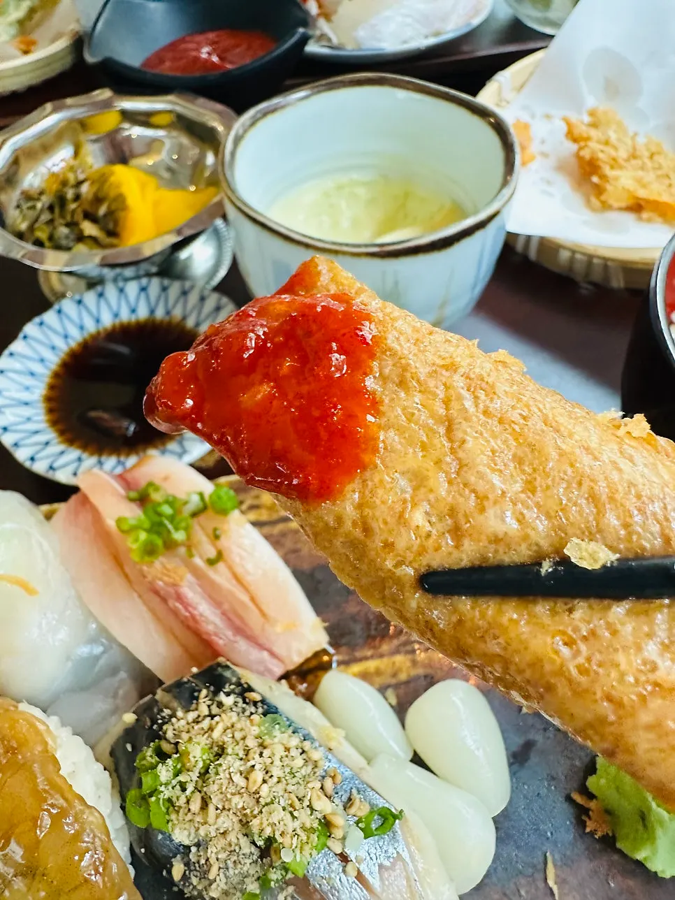유부초밥과 썬드라이 토마토 샐러드
