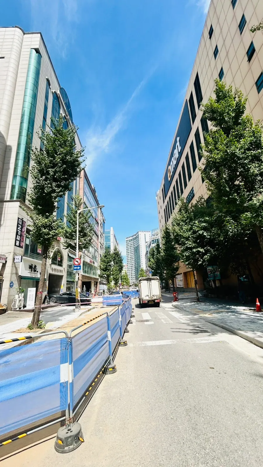 The 3-minute walk from Hwajeong Station to Min Cook Misoyaki