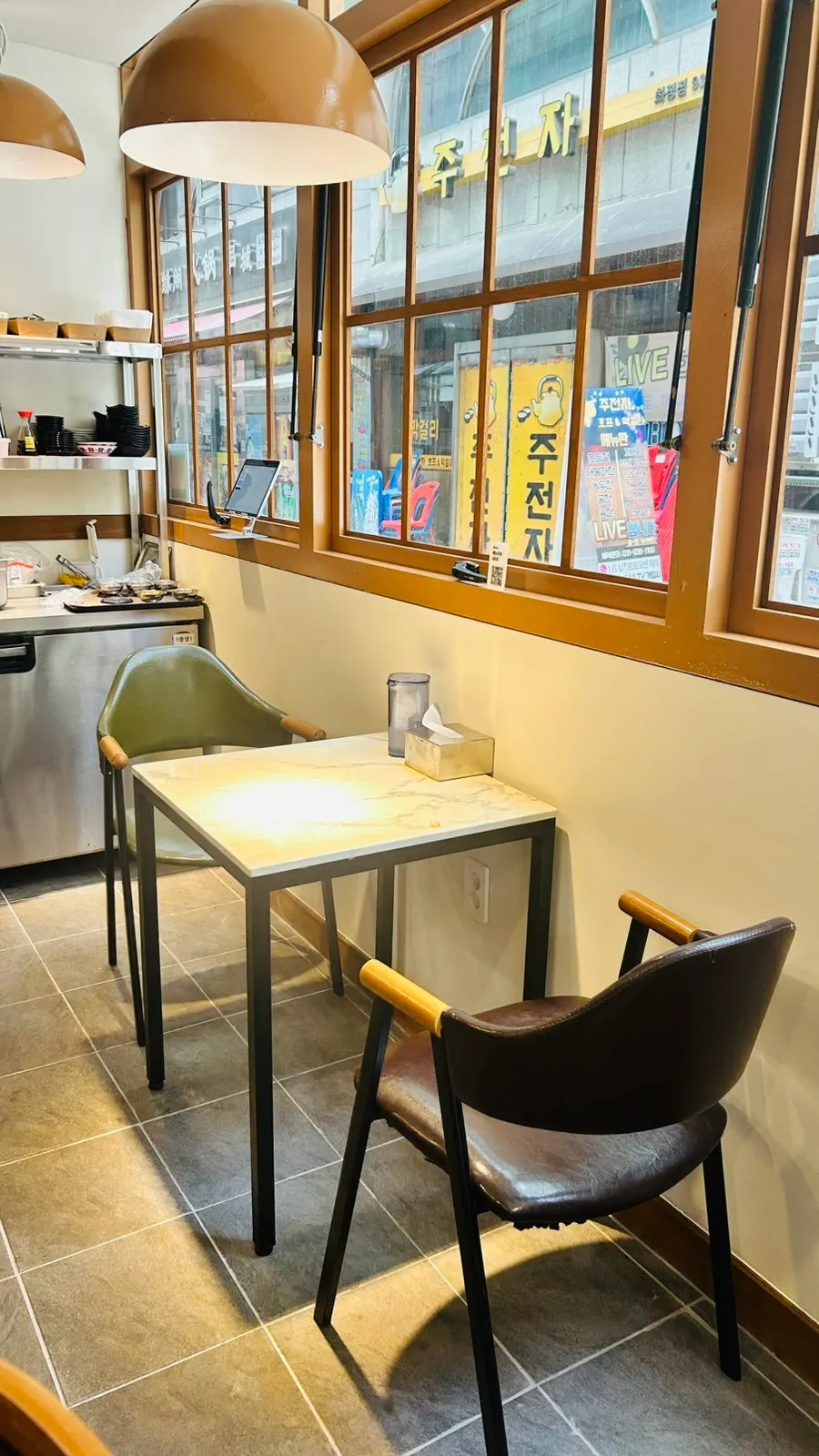 Calm interior atmosphere at Min Cook Misoyaki