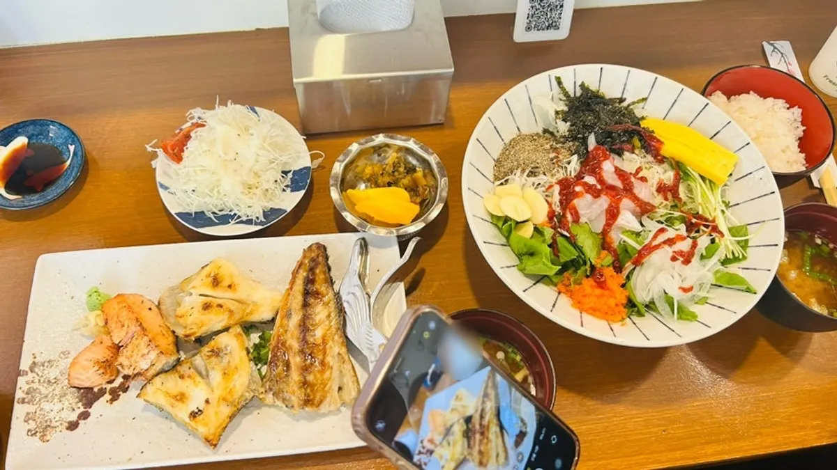 Flounder sashimi bowl and assorted grilled fish set on the table