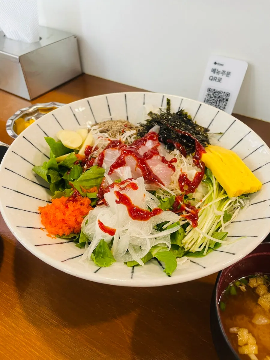An emptied rice bowl at the end of the meal