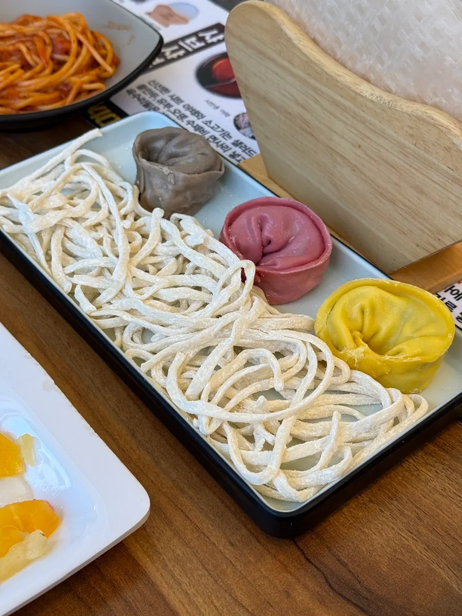 육수에 넣은 삼색만두