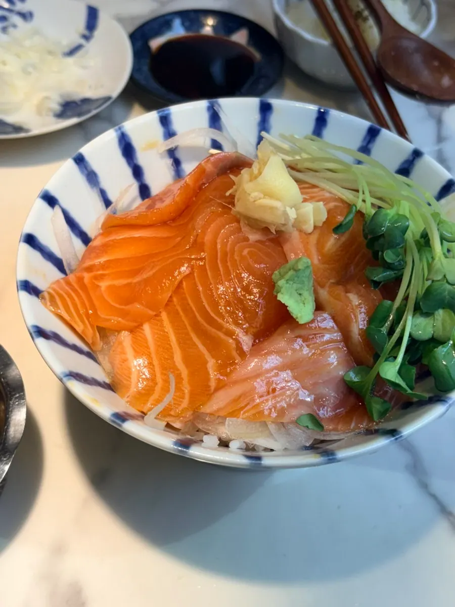 Sake-don salmon rice bowl at Min Cook Misoyaki