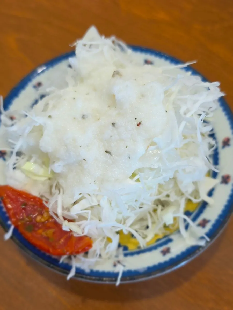 반찬이 담긴 셀프바