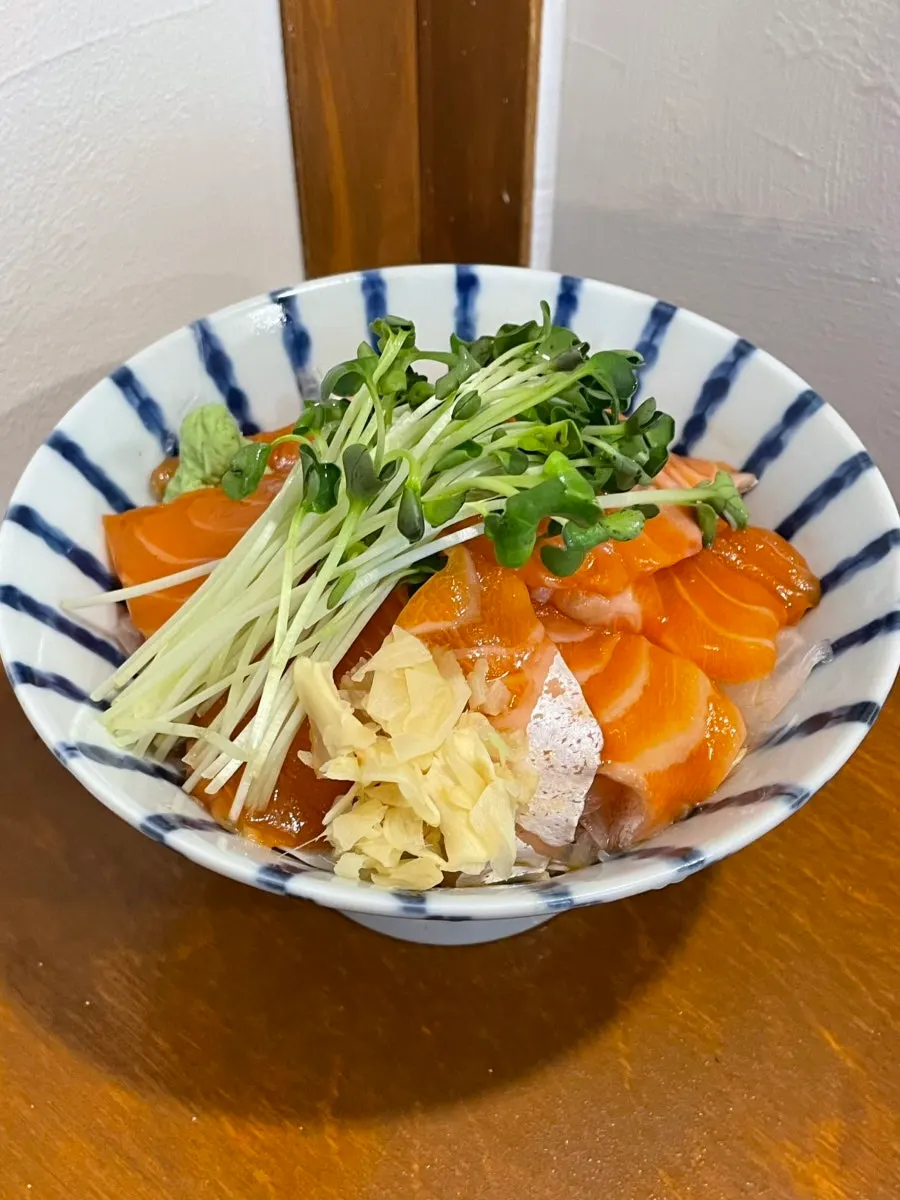 Raw salmon sashimi rice bowl piled high with salmon