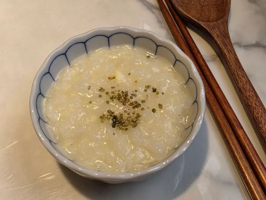 Warm porridge served before the meal