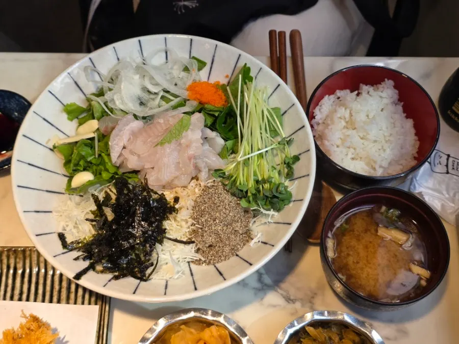 A bowl of Wando flounder hoedeopbap