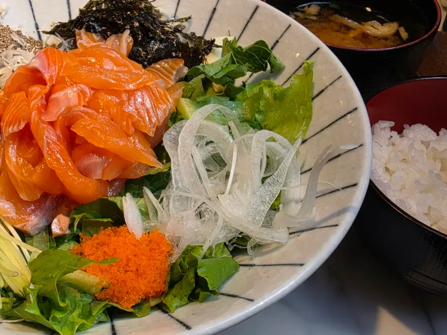 A spoonful of salmon hoedeopbap