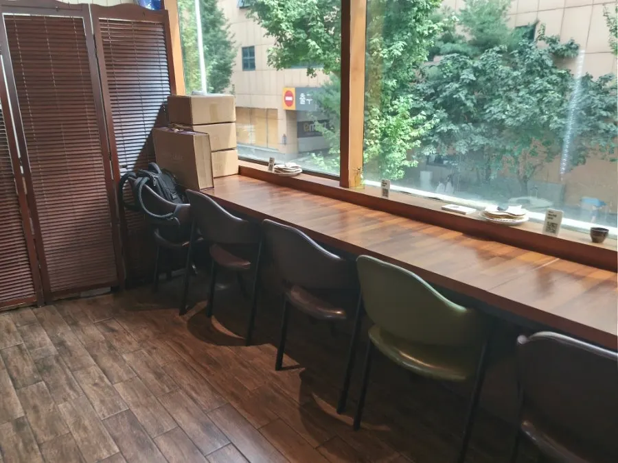 Group tables at Min Cook Dasima spaced out comfortably