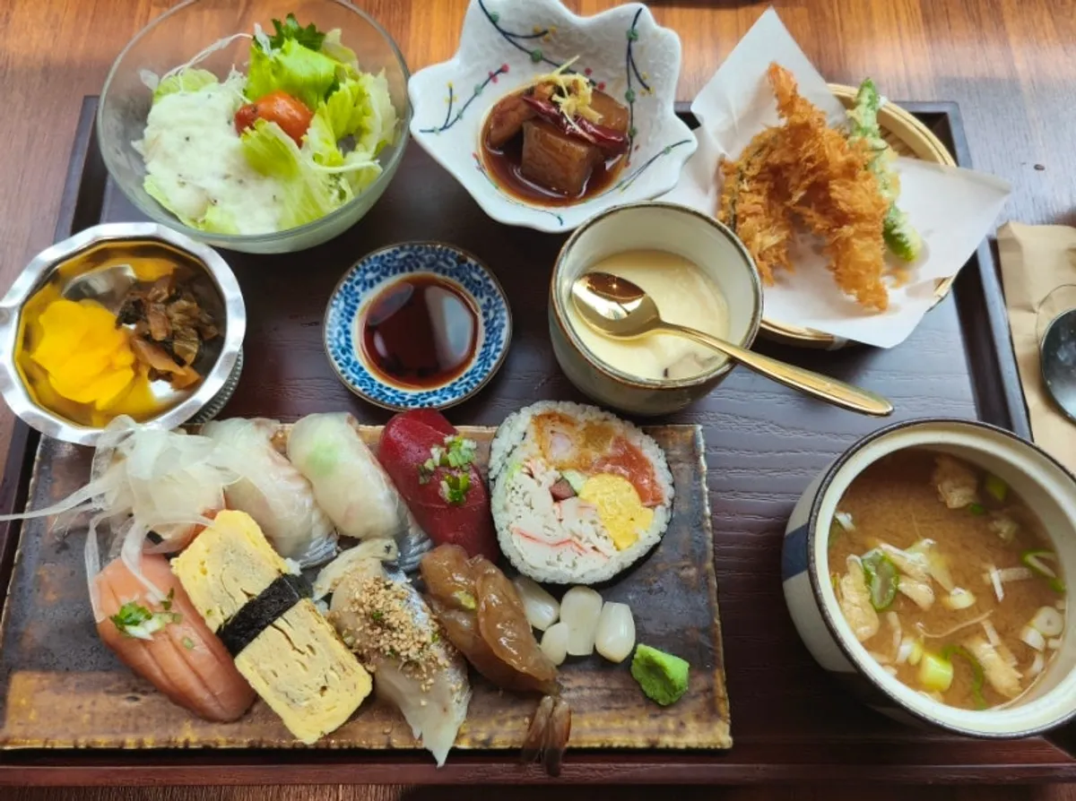 Full spread of the Min Cook Dasima sushi set