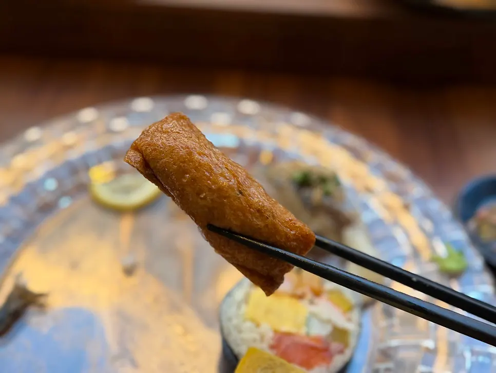 한 점씩 집어 먹는 민쿡다시마 초밥