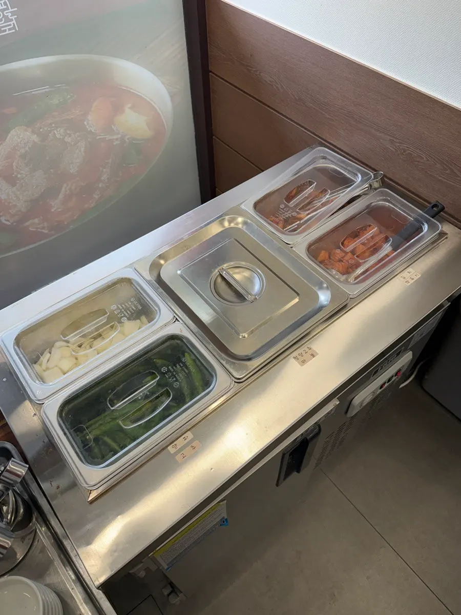 밥 무제한과 순대국 정식 관련 사진