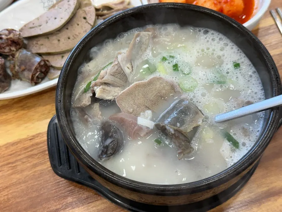 깔끔하고 담백한 순대국 국물 관련 사진