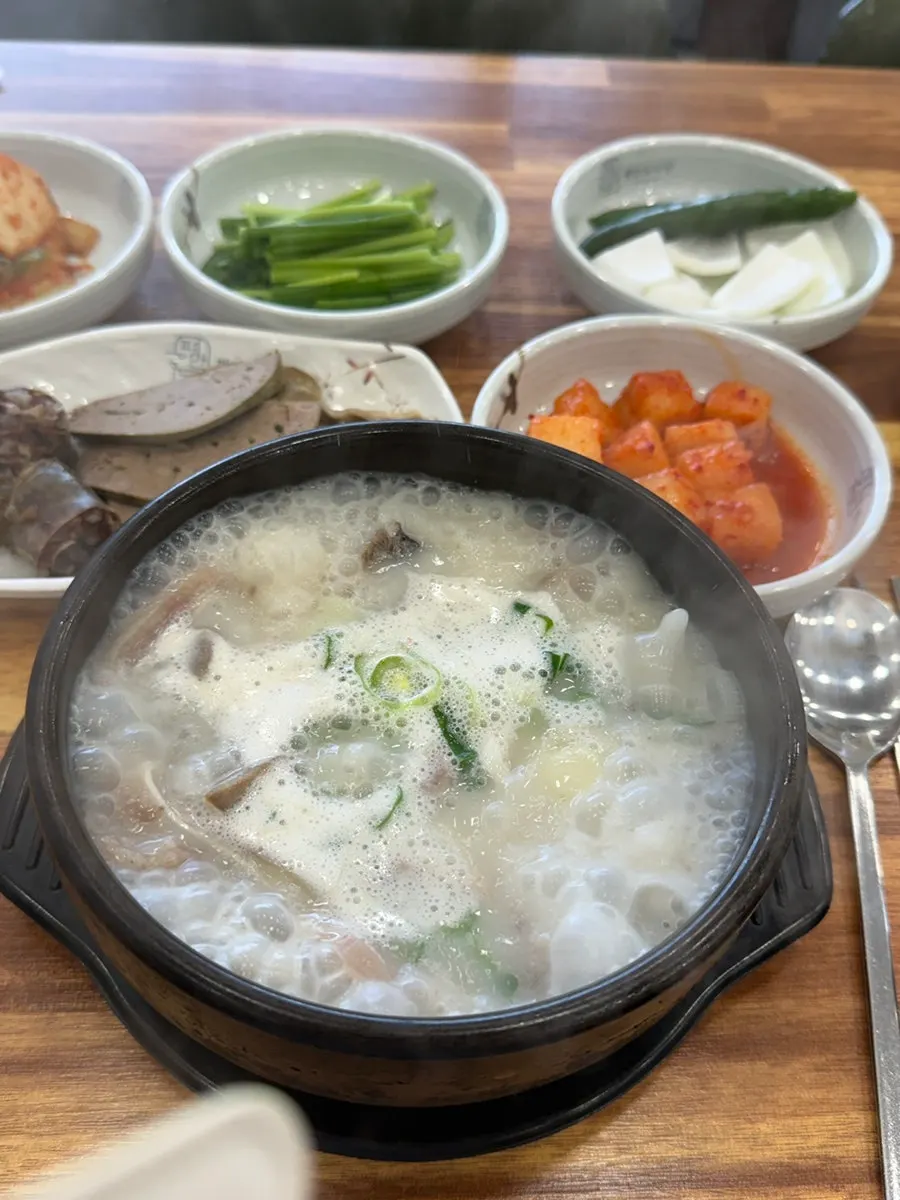 늦은 시간 국밥 식사 관련 메뉴 구성