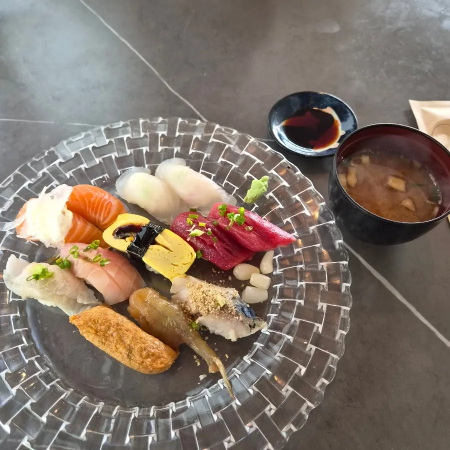 Special assorted sushi 12pcs served on a clear plate