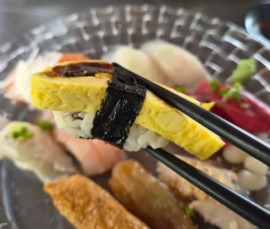 12 pieces of sushi served instead of futomaki