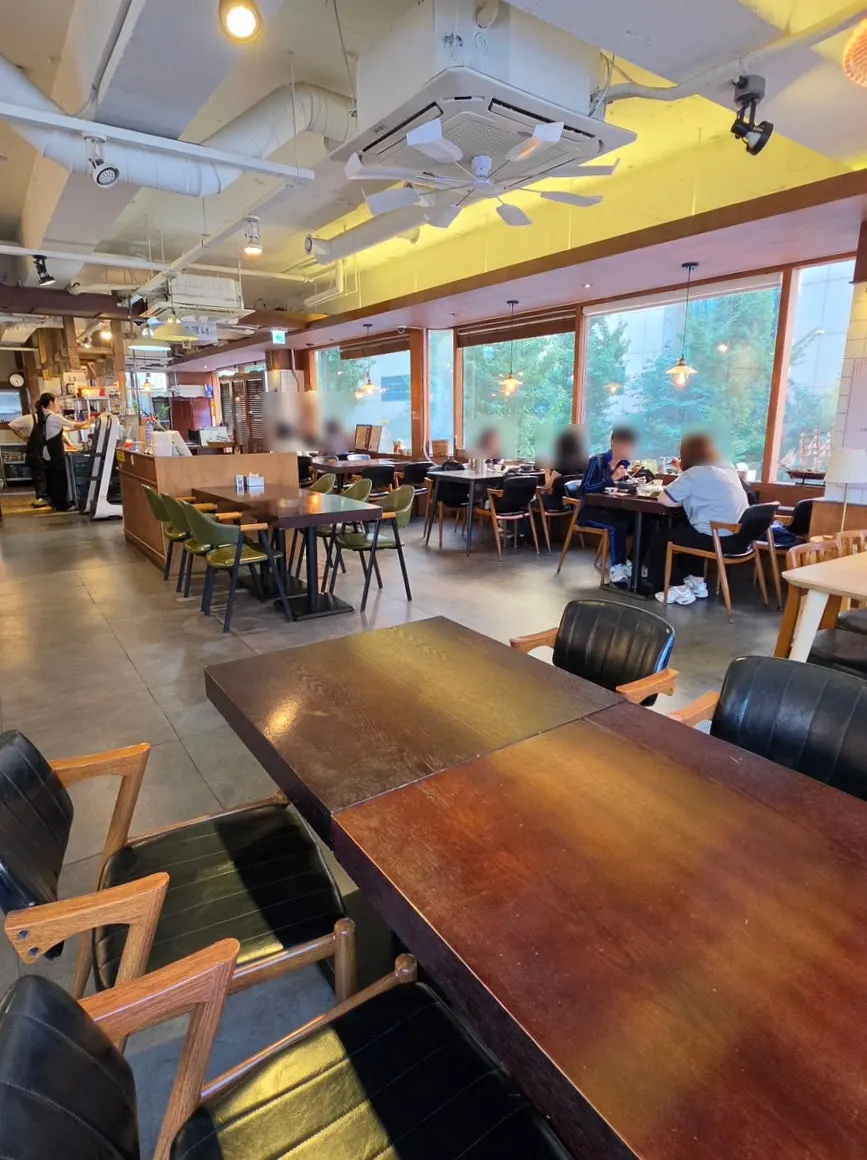 Interior view near the entrance of Min Cook Dasima