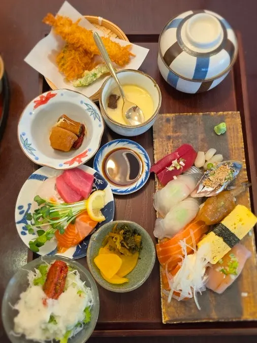Close-up of the cutlet with side dishes