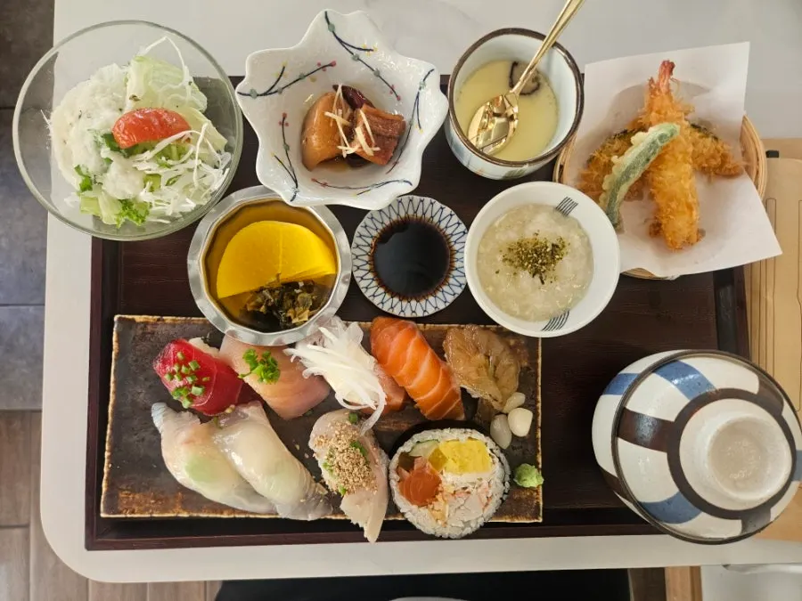 Full spread of the 25,000-won sushi set meal
