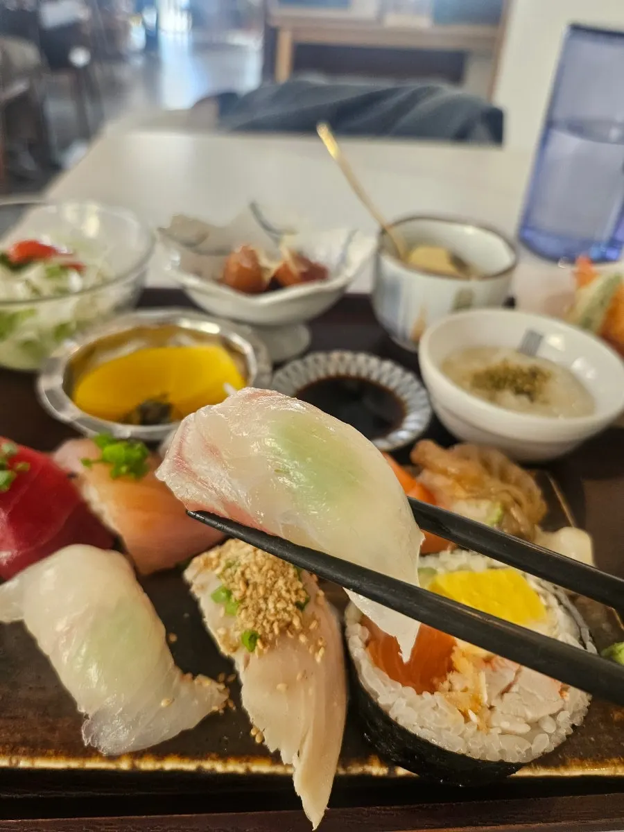 Sushi plate with flounder and salmon pieces