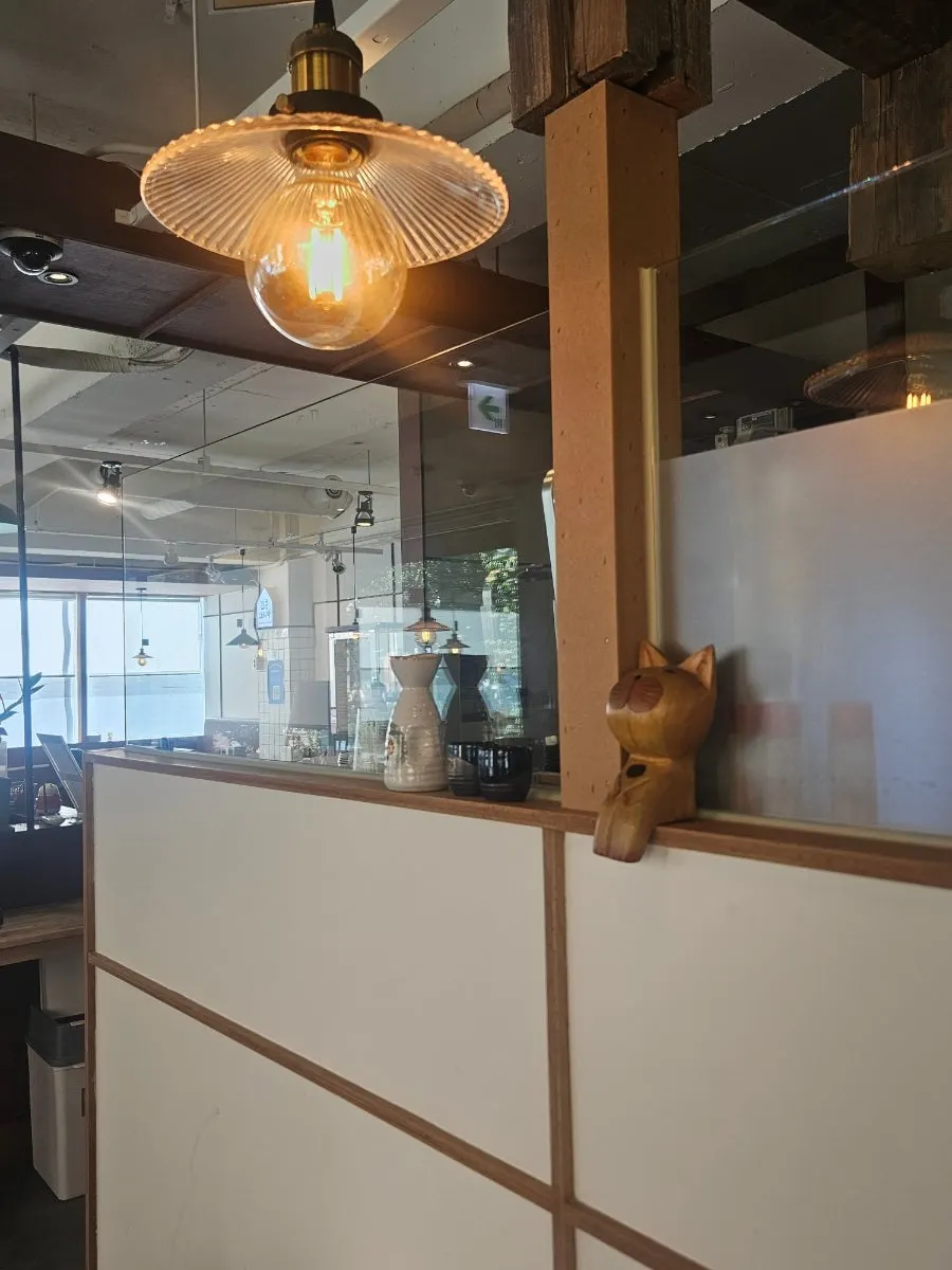 Interior view of Min Cook Dasima