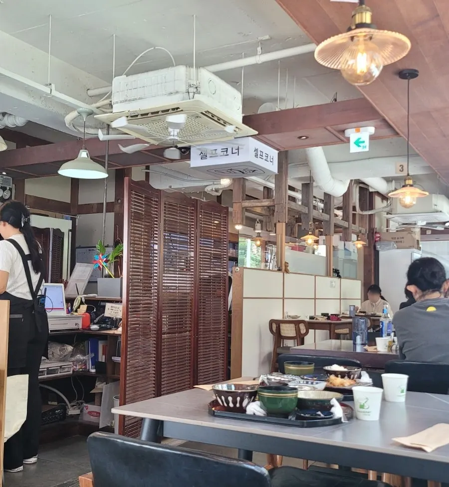Decor pieces placed throughout the restaurant