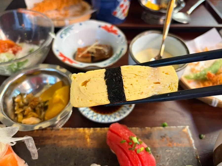 간장새우 초밥과 연어 초밥