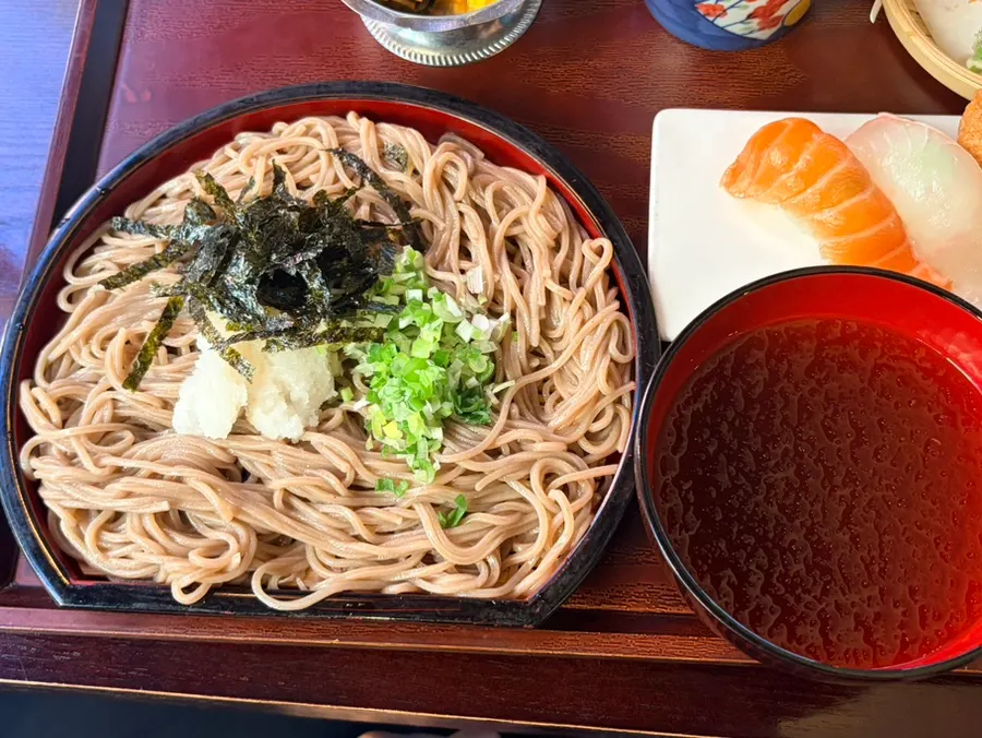차가운 육수의 냉소바